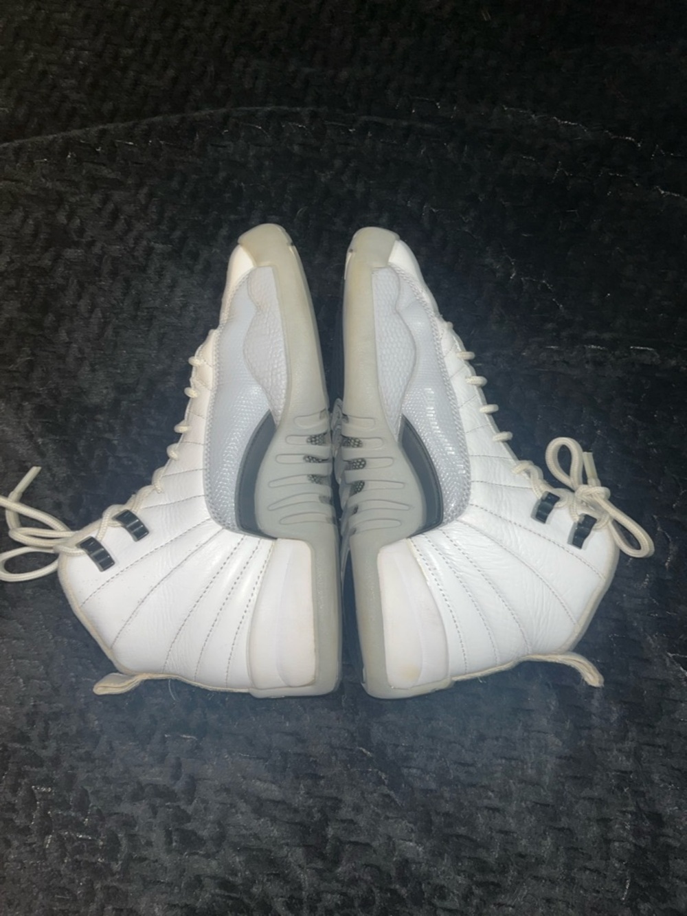 Used Women’s Air Jordan 12 “Wolf grey” 5.5 youth or women’s 7
